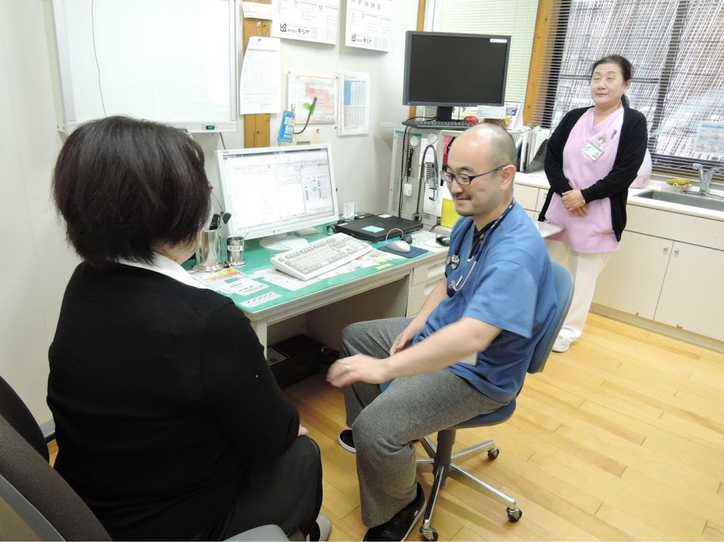 外来診療の様子(新型コロナウイルス感染拡大前)写真