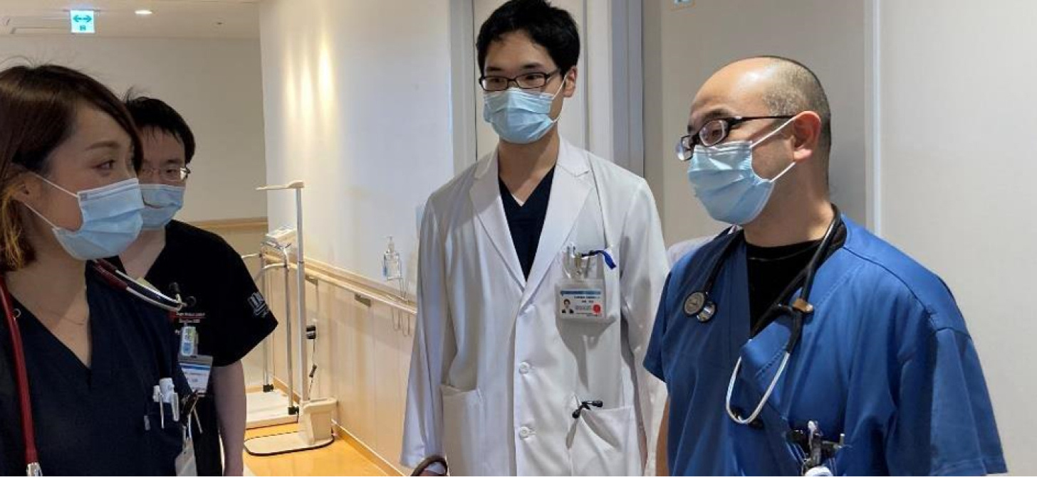 総合診療部のスタッフと多胡先生の写真